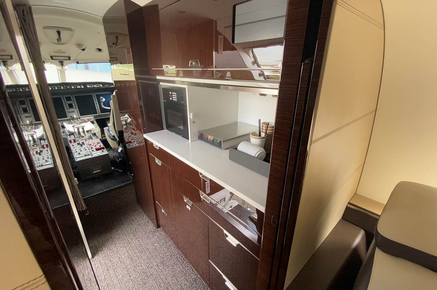 Challenger 350 S/N 20911 Galley