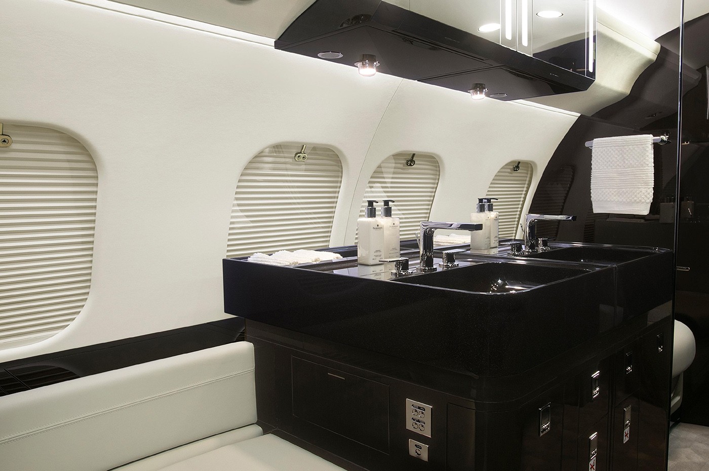 Global 6500 S/N 60012 Lavatory