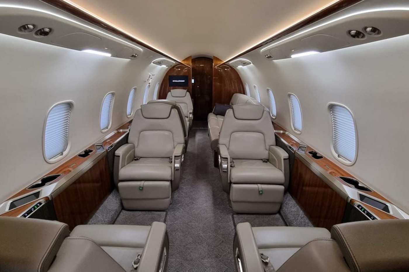 Challenger 350 S/N 20676 Cabin 1