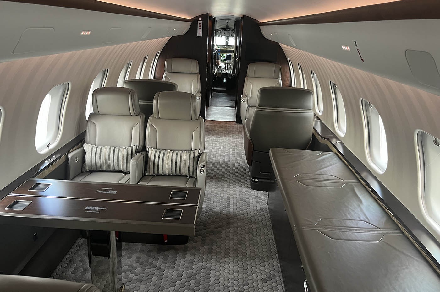 Global 5500 S/N 60040 Cabin 2