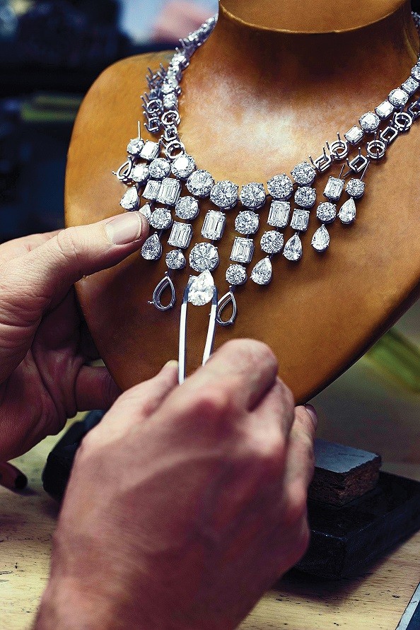 The making of a Graff diamond necklace.