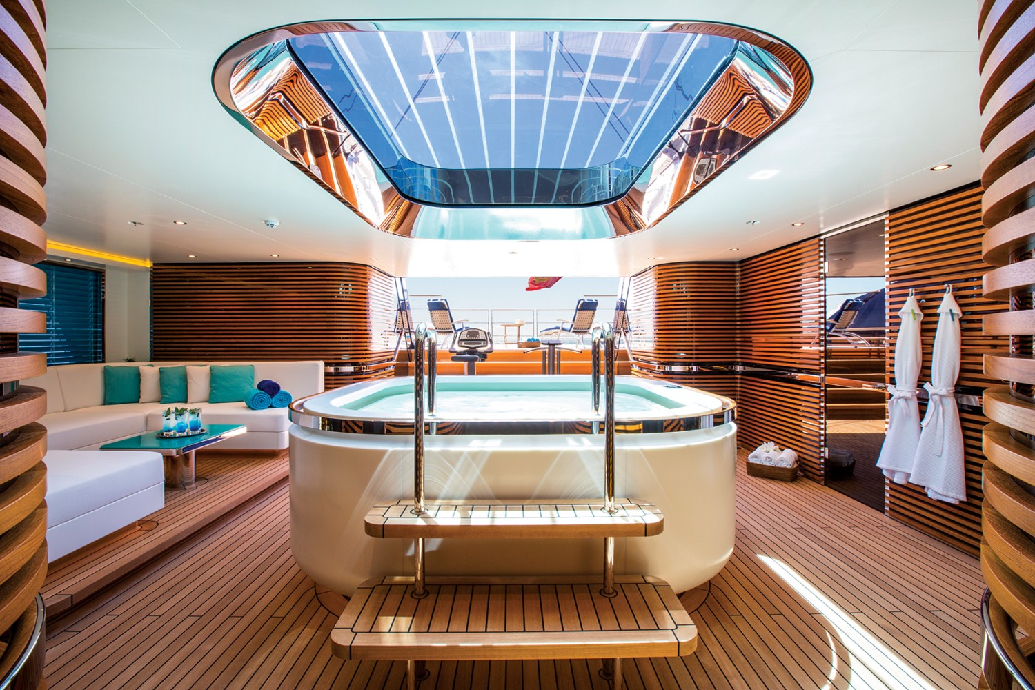 Intérieur du super yacht d'Oceanco